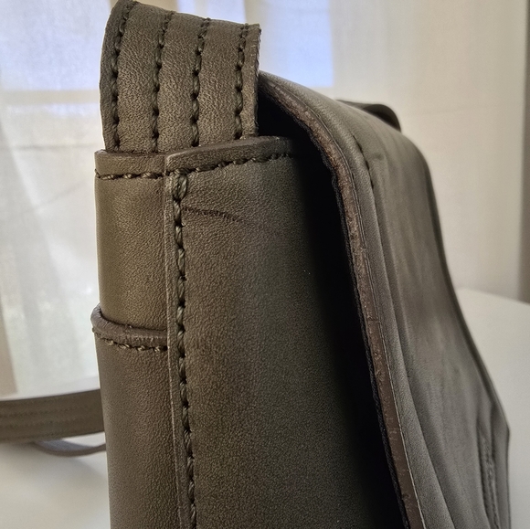 Kenneth Cole Bag - Picture 4 of 8